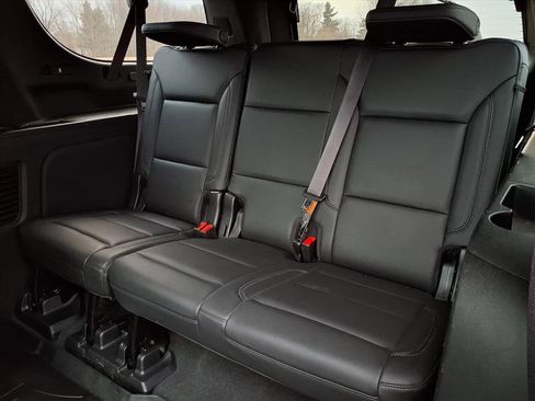 Used 2021 Chevrolet Suburban LT w/ LT Signature Package image 10