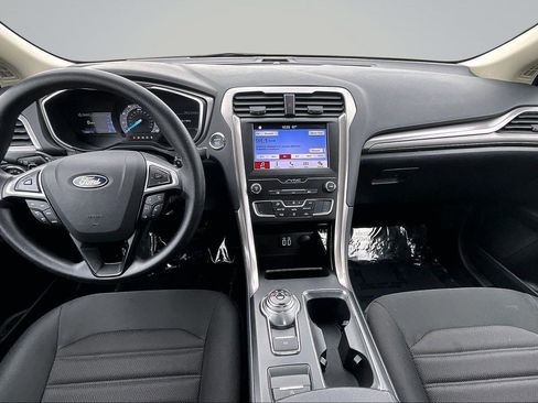 Used 2019 Ford Fusion SE FWD image 16