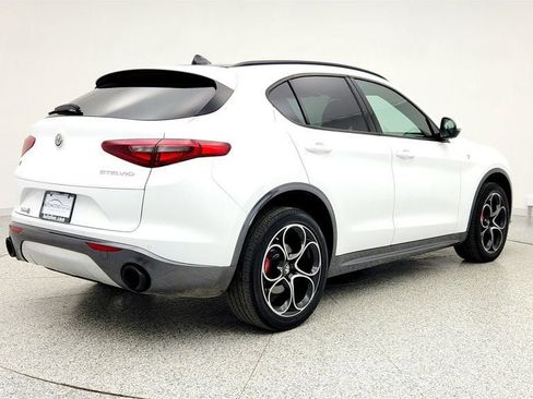 Used 2022 Alfa Romeo Stelvio Ti image 5