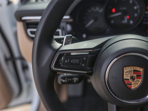 Used 2025 Porsche Macan image 20