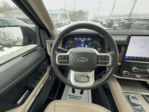 Used 2024 Ford Expedition Limited image 13