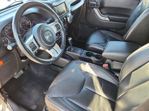 Used 2017 Jeep Wrangler Unlimited Rubicon image 9