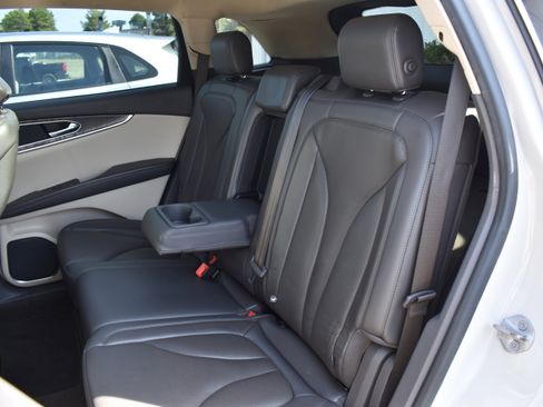 Used 2020 Lincoln Nautilus Reserve image 28