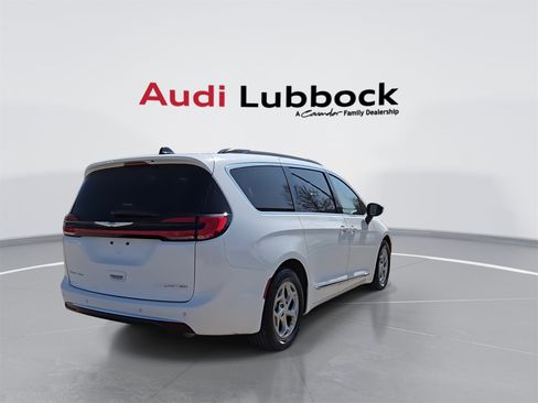 Used 2023 Chrysler Pacifica Limited image 8