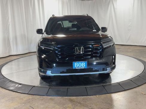 Used 2025 Honda Pilot TrailSport image 5