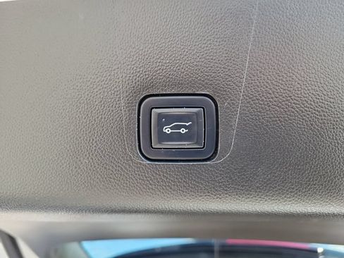 Certified 2022 Chevrolet Traverse High Country FWD image 11
