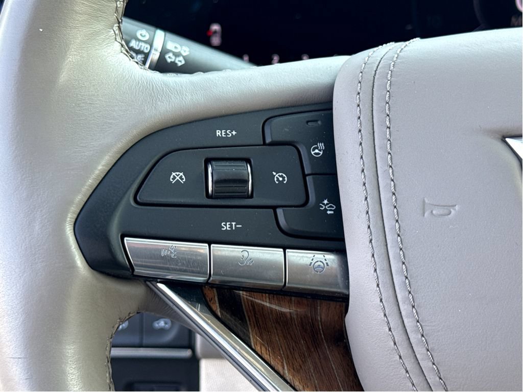 Used 2024 Cadillac Escalade Sport Platinum AWD/4WD image 17