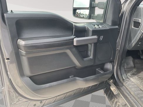 Used 2019 Ford F150 XLT w/ Equipment Group 302A Luxury AWD/4WD image 16