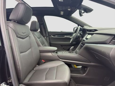 Used 2025 Cadillac XT5 Premium Luxury w/ Technology Package FWD image 17