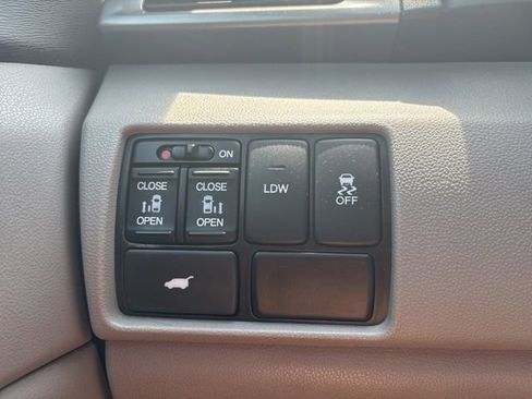 Used 2016 Honda Odyssey EX-L image 22