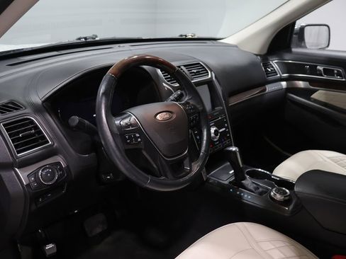Used 2018 Ford Explorer Platinum image 17