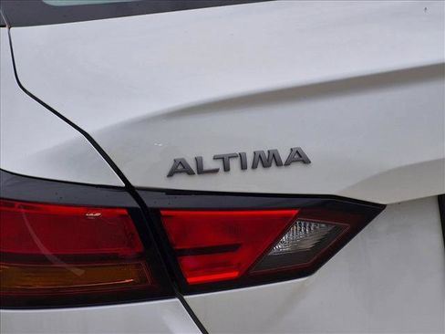 Used 2025 Nissan Altima 2.5 SV FWD image 16