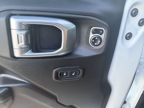Used 2018 Jeep Wrangler Sport AWD/4WD image 10