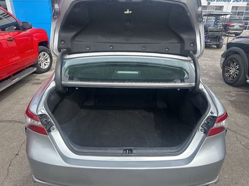 Used 2022 Toyota Camry SE image 5