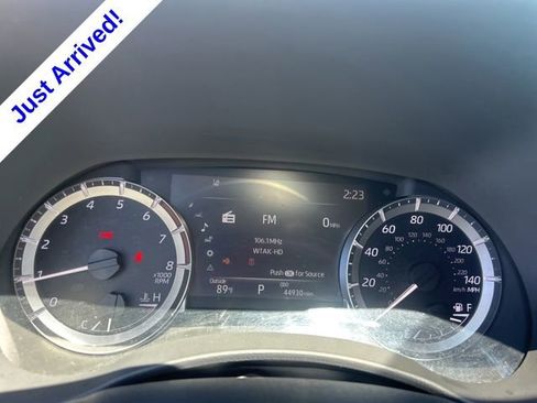 Used 2024 Toyota Highlander LE AWD/4WD image 19