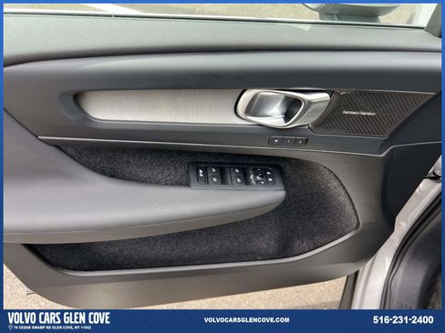 Certified 2025 Volvo XC40 B5 Ultra w/ Protection Package Premier image 16