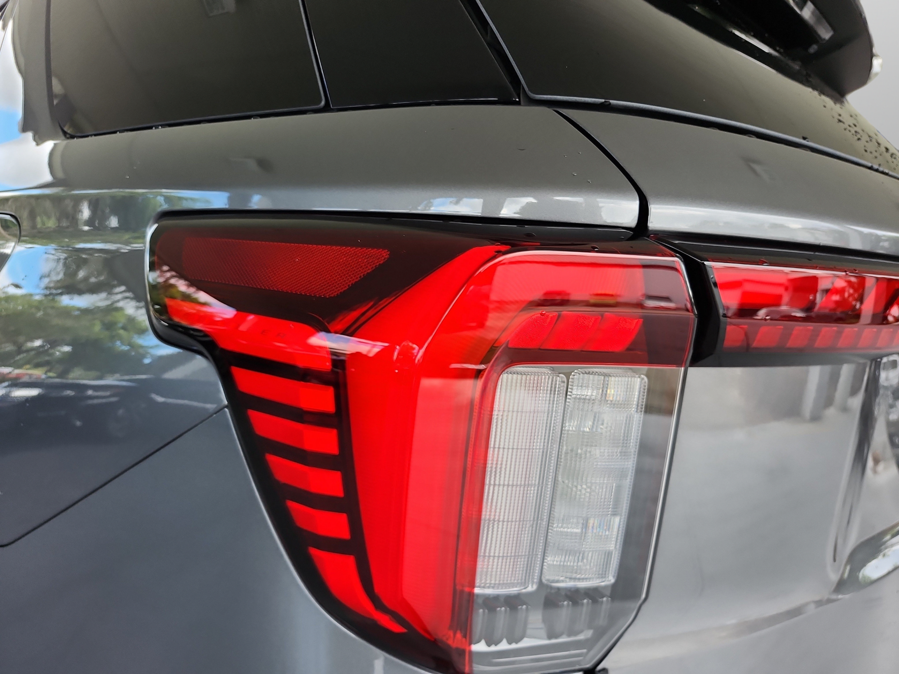 Used 2025 Ford Explorer Active RWD image 26