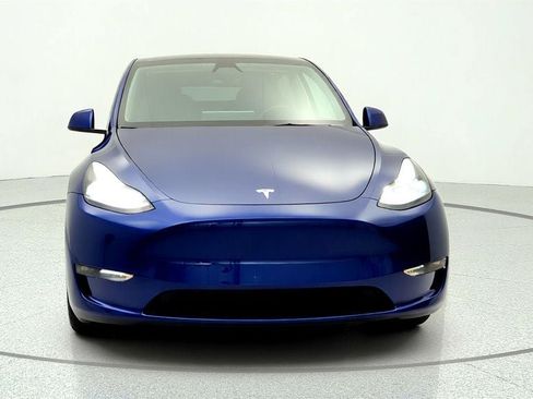 Used 2023 Tesla Model Y Long Range AWD/4WD image 2