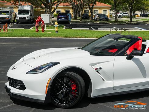 Used 2016 Chevrolet Corvette Z06 w/ 3LZ Preferred Equipment Group RWD image 9