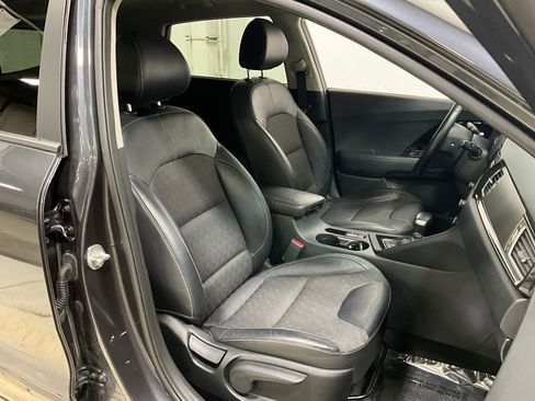 Used 2019 Kia Niro S Touring image 8