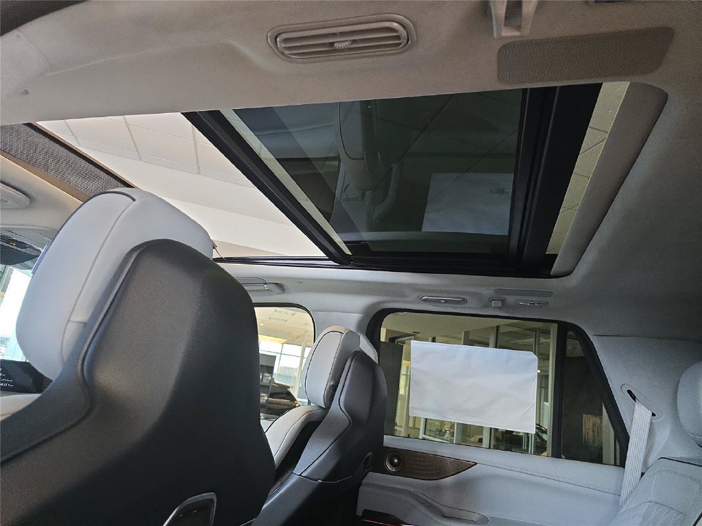 New 2027 Lincoln Navigator Black Label w/ Black Label Special Edition RWD image 27
