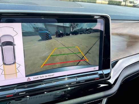 Used 2024 Volkswagen Atlas SE image 28