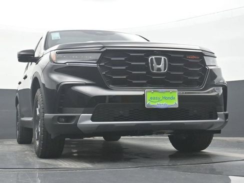 Used 2025 Honda Pilot TrailSport image 25