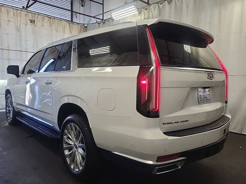 Used 2021 Cadillac Escalade ESV Premium Luxury w/ Performance Package AWD/4WD image 2