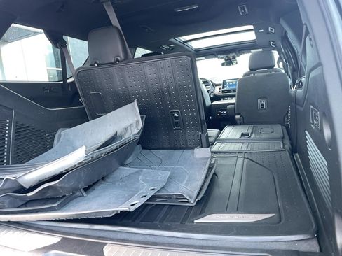 Used 2023 Chevrolet Suburban Z71 w/ Luxury Package AWD/4WD image 30