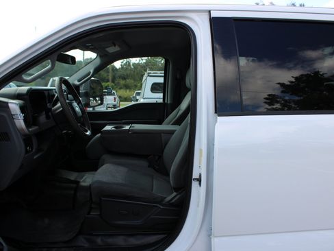 Used 2023 Ford F250 XLT w/ F-250 >10K GVWR Package image 14