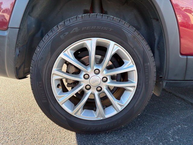 Used 2019 Jeep Cherokee Latitude w/ Cold Weather Group FWD image 8