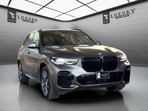 Used 2023 BMW X5 xDrive40i w/ M Sport Package AWD/4WD image 1