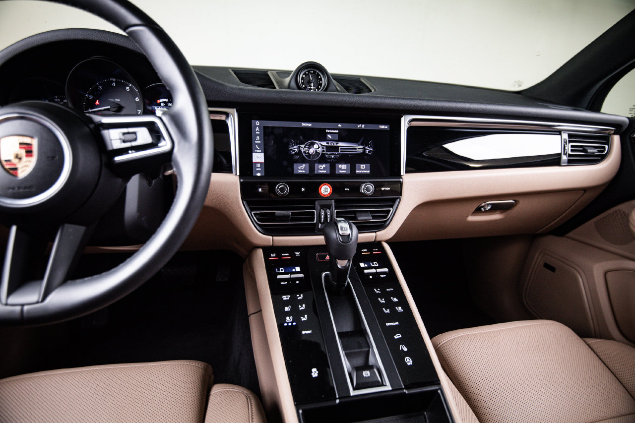 Certified 2026 Porsche Macan AWD/4WD image 19