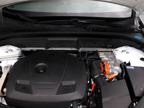 Used 2018 Volvo XC60 T8 R-Design w/ Convenience Package image 38