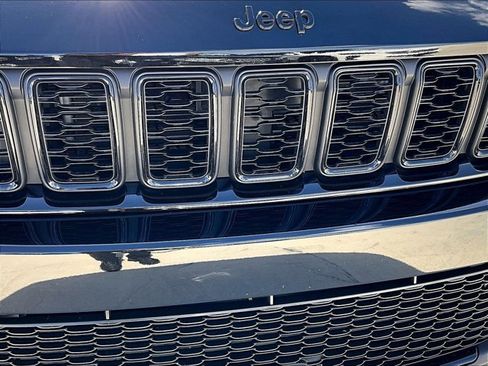 Used 2024 Jeep Grand Cherokee Limited w/ Black Appearance Package image 30