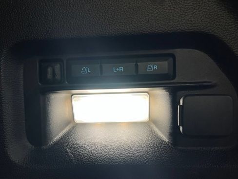 Used 2022 Ford Explorer Limited w/ Equipment Group 301A AWD/4WD image 13