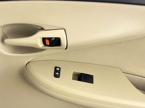 Used 2012 Toyota Corolla L FWD image 31