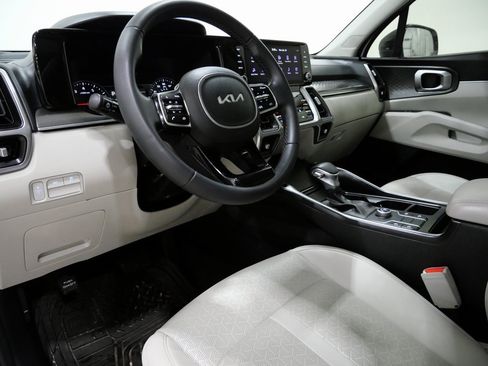 Used 2023 Kia Sorento S w/ Panoramic Sunroof Package image 12