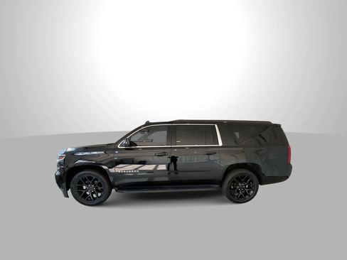 Used 2018 Chevrolet Suburban LT AWD/4WD image 5