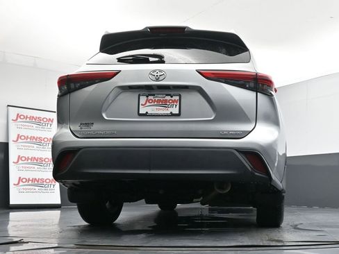 Used 2021 Toyota Highlander LE image 38