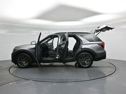 Used 2025 Ford Explorer ST-Line w/ ST-Line Street Pack AWD/4WD image 37