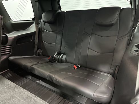 Used 2018 Cadillac Escalade Platinum AWD/4WD image 32