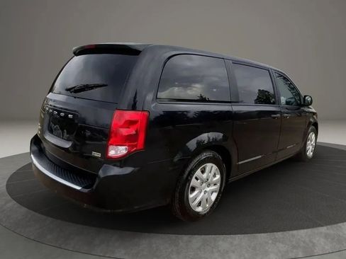 Used 2019 Dodge Grand Caravan SE w/ UConnect Hands-Free Group FWD image 4