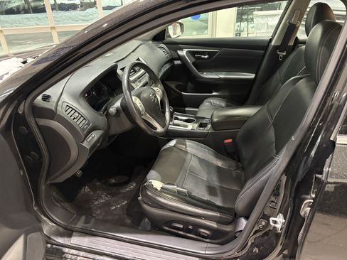 Used 2017 Nissan Altima 2.5 SL w/ Moonroof Package image 9