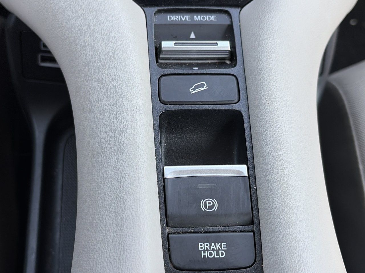 Used 2023 Honda HR-V LX image 9