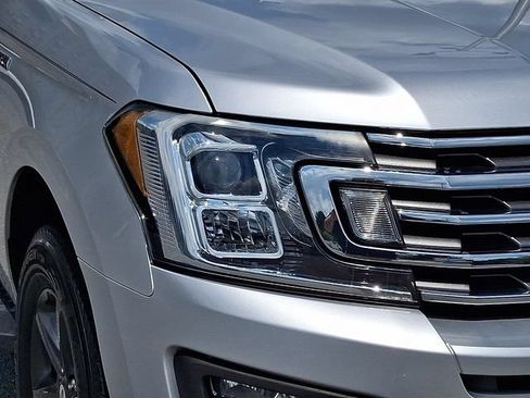Used 2019 Ford Expedition XLT w/ Equipment Group 202A AWD/4WD image 9