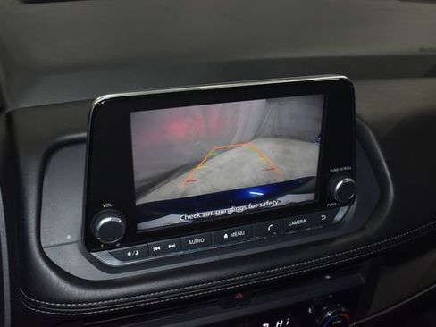 Used 2025 Nissan Rogue SV image 14