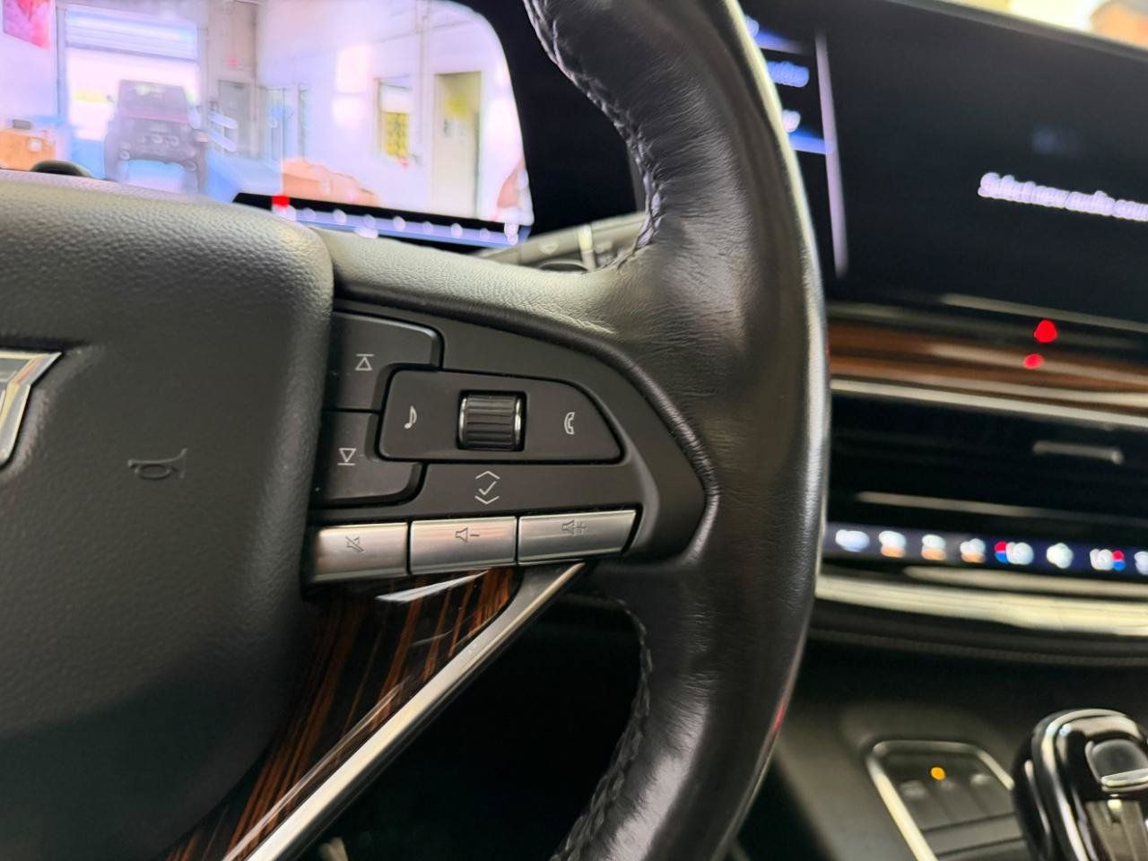 Used 2023 Cadillac Escalade Premium Luxury w/ LPO, Floor Liner Package AWD/4WD image 34