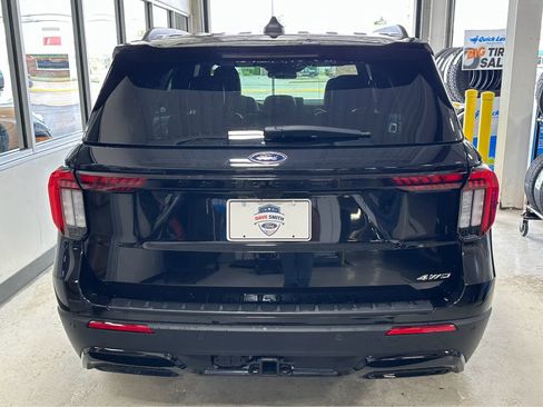 Used 2025 Ford Explorer ST-Line w/ Premium Package AWD/4WD image 6