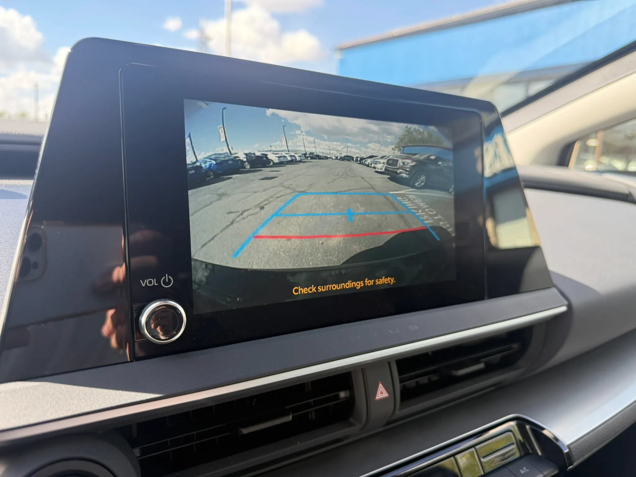 Used 2025 Toyota Prius LE FWD image 14